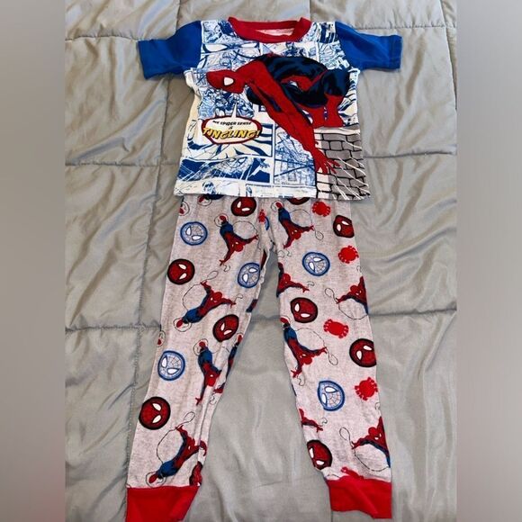 Size 6 Spider-Man, snug fit pajamas - Picture 1 of 3